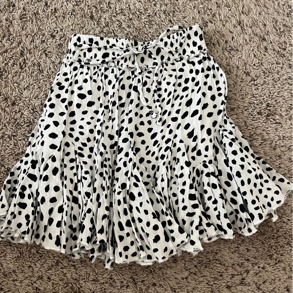 Selfie Leslie black and white mini skirt